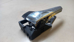 MAÇANETA INTERNA PORTA D E TOYOTA HILUX SW4 2.8 2017 2018