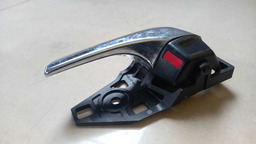 MAÇANETA INTERNA PORTA D E TOYOTA HILUX SW4 2.8 2017 2018