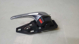 MAÇANETA INTERNA ESQUERDA TOYOTA RAV4 2013