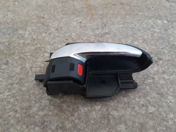 MAÇANETA INTERNA TRASEIRA DIREITA TOYOTA ETIOS 2013 A 2020