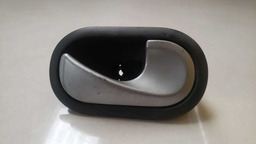 MAÇANETA INTERNA DIREITA RENAULT MEGANE 2007 A 2013 (7)