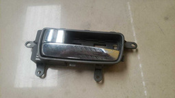 MAÇANETA INTERNA TRASEIRA ESQUERDA NISSAN SENTRA 2008 A 2013