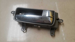 MAÇANETA INTERNA TRASEIRA DIREITA NISSAN SENTRA 2008 A 2013