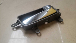 MAÇANETA INTERNA TRASEIRA DIREITA NISSAN SENTRA 2008 A 2013