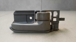 MAÇANETA INTERNA DIANTEIRA DIREITA TOYOTA COROLLA 2003