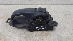 MAÇANETA INTERNA DIANTEIRA DIREITA NISSAN LIVINA 2009