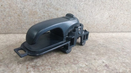 MAÇANETA INTERNA DIANTEIRA ESQUERDA NISSAN TIIDA 2007 2013