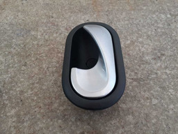 MAÇANETA INTERNA DIANTEIRA ESQUERDA RENAULT MEGANE 2006-2012