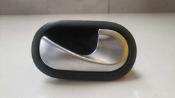 MAÇANETA INTERNA DIREITA RENAULT MEGANE 2007 A 2013 (8)