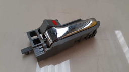 MAÇANETA INTERNA DIANTEIRA ESQUERDA TOYOTA HILUX 2015 (2)