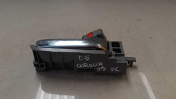MAÇANETA INTERNA DIANTEIRA ESQUERDA TOYOTA COROLLA 2005