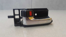 MAÇANETA INTERNA DIANTEIRA ESQUERDA TOYOTA HILUX 2014 2015