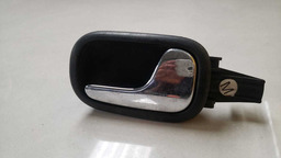 MAÇANETA INTERNA TRASEIRA DIREITA AUDI A3 1998 A 2006 (2)