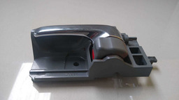 MAÇANETA INTERNA DIANTEIRO ESQUERDO TOYOTA HILUX 3.0 2015