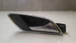 MAÇANETA INTERNA DIANTEIRA DIREITA AUDI Q3 2012 A 2016