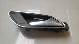 MAÇANETA INTERNA DIANTEIRA DIREITA AUDI Q3 2012 A 2016