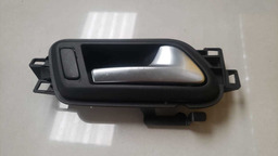 MAÇANETA INTERNA DIREITA VW AMAROK 2010 A 2015 (2)