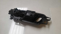 MAÇANETA INTERNA DIREITA VW AMAROK 2010 A 2015