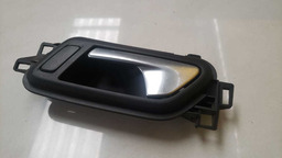 MAÇANETA INTERNA TRASEIRA ESQUERDA VW AMAROK 2010 A 2015