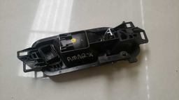MAÇANETA INTERNA TRASEIRA ESQUERDA VW AMAROK 2010 A 2015