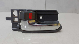 MAÇANETA INTERNA TRASEIRA ESQUERDA TOYOTA HILUX 2015