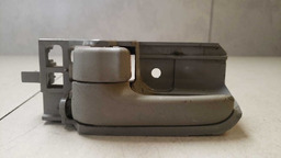 MAÇANETA INTERNA DIANTEIRA ESQUERDA TOYOTA COROLLA 2003 2004