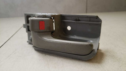 MAÇANETA INTERNA DIANTEIRA ESQUERDA TOYOTA COROLLA 2003 2004