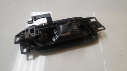 MAÇANETA INTERNA TRASEIRA ESQUERDA VW AMAROK 2010 A 2015 (2)