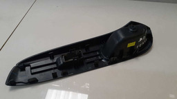 MOLDURA BOTÃO VIDRO ELÉTRICO D D NISSAN VERSA 2013 ORIGINAL