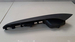 MOLDURA BOTÃO VIDRO ELÉTRICO D D NISSAN VERSA 2013 ORIGINAL