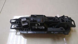 MAÇANETA INTERNA PORTA DIANTEIRA ESQUERDA VW AMAROK 2013