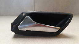 MAÇANETA INTERNA TRASEIRA ESQUERDA VW JETTA 2012 A 2014