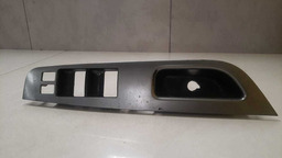 Moldura Comando Vidro Dianteiro Esquerdo Livina 2008 A 2014 