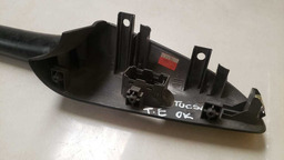 MOLDURA BOTÃO TRASEIRO ESQUERDO HYUNDAI TUCSON 2006 A 2015 