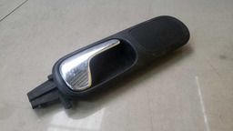 MAÇANETA INTERNA DIANTEIRA DIREITA AUDI A3 1998 A 2006