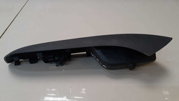 MOLDURA BOTÃO VIDRO ELÉTRICO T D NISSAN VERSA 2013 ORIGINAL