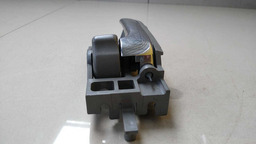 MAÇANETA INTERNA DIANTEIRA ESQUERDA TOYOTA COROLLA 2005