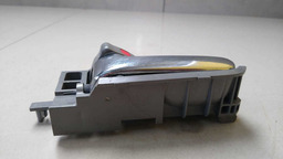 MAÇANETA INTERNA DIANTEIRA ESQUERDA TOYOTA COROLLA 2005