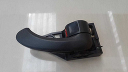 MAÇANETA INTERNA DIANTEIRA DIREITA TOYOTA RAV4 2006 A 2010