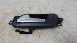 MAÇANETA INTERNA TRASEIRA ESQUERDA VW AMAROK 2013 ORIGINAL