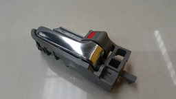 MAÇANETA INTERNA TRASEIRA DIREITA TOYOTA COROLLA 2005 A 2008