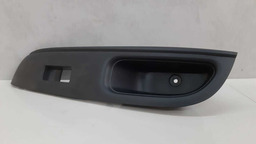 Moldura Botão Vidro Elétrico T E Nissan Versa 2019 Original