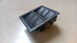 BOTÃO COMANDO PISCA TAMPA TRASEIRA TOYOTA HILUX 2017 2018