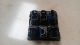 BOTÃO COMANDO PISCA TAMPA TRASEIRA TOYOTA HILUX 2017 2018