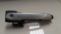 MAÇANETA EXTERNA DIANTEIRA ESQUERDA TOYOTA HILUX 2015