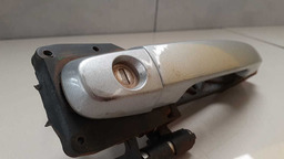 MAÇANETA EXTERNA DIANTEIRA ESQUERDA TOYOTA HILUX 2015