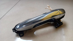 MAÇANETA EXTERNA TRASEIRA DIREITO TOYOTA HILUX SW4 2017 2018