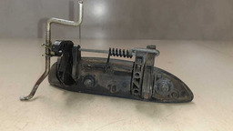 MAÇANETA EXTERNA TRASEIRA ESQUERDA RENAULT CLIO 1998 A 2002