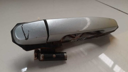 MAÇANETA EXTERNA TRASEIRA ESQUERDA TOYOTA HILUX 2015