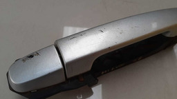 MAÇANETA EXTERNA TRASEIRA ESQUERDA TOYOTA HILUX 2015 